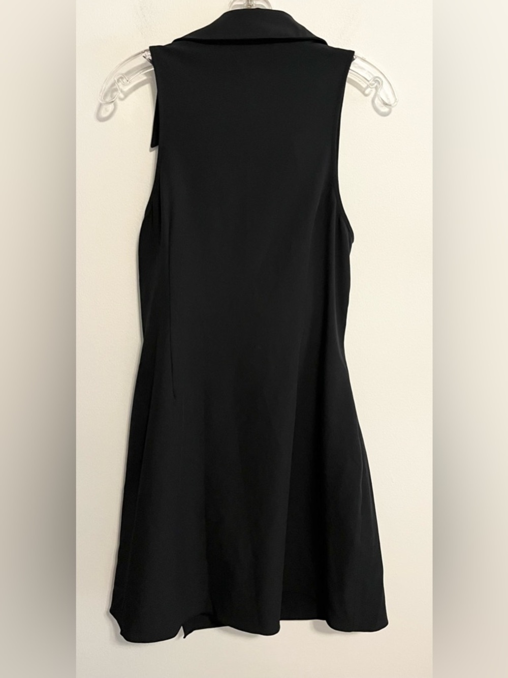 NWOT Cinq a Sept Margie Notched Hem Sleeveless V Neck Mini Dress in Black.
Sz 12 - Picture 10 of 11